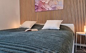 geräumige, moderne Ferienwohnung mit PKW- und Fahrradstellplatz - FeWo Nordland